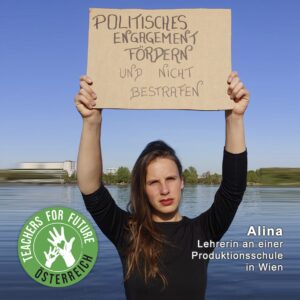 Alina - Lehrerin an einer Produktionsschule in Wien - hält ein Schild mit der Teachers For Future Österreich Forderung:
