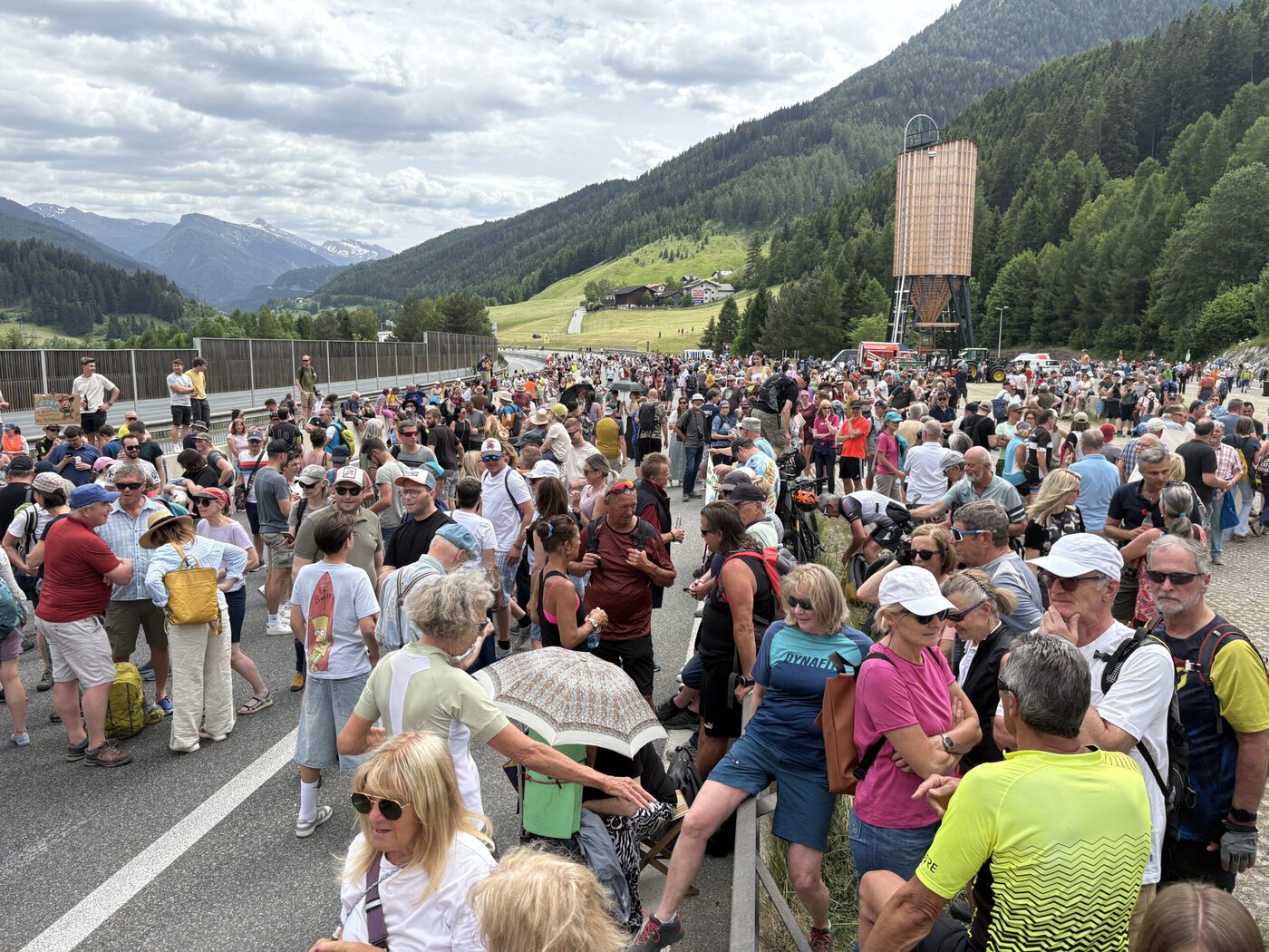 Menschenansammlung bei der Brenner Demo am 30.5.2026