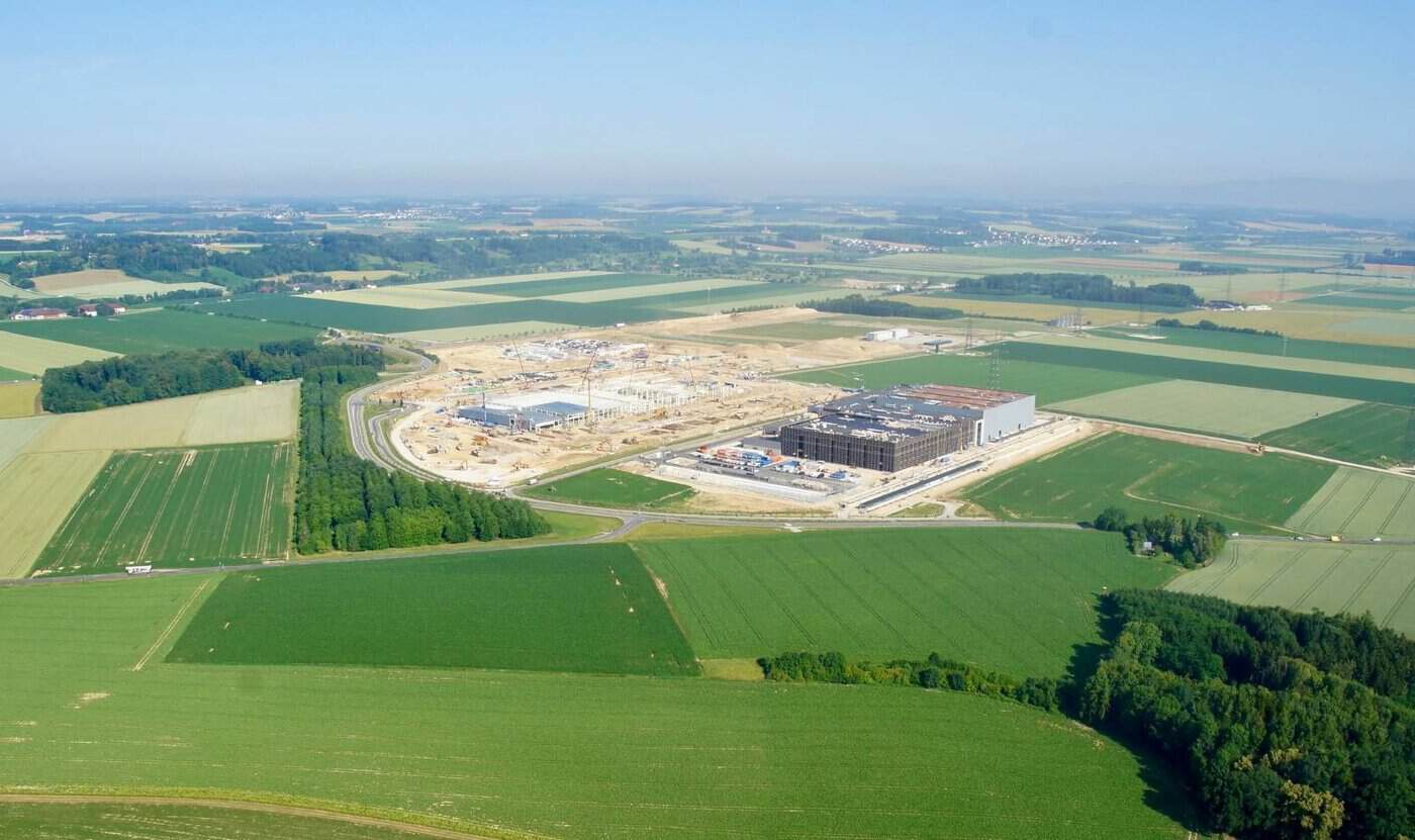 Google Rechenzentrum auf bestem Ackerland Die besten Böden Österreichs werden aufgrund des für den US-Konzern Google Rechenzentrums versiegelt.